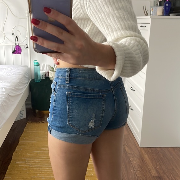 Distressed Jean short shorts size 5 - Picture 2 of 4